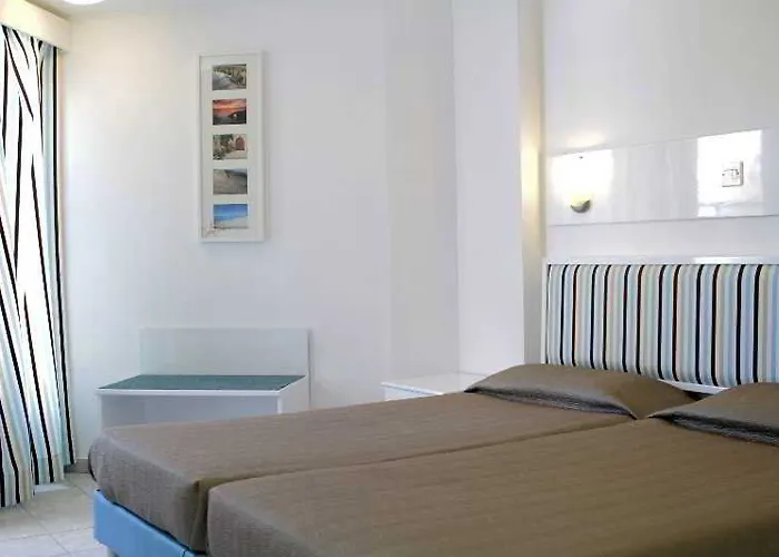 Ξενοδοχείο με διαμερίσματα λαντιάνα Πρωταράς