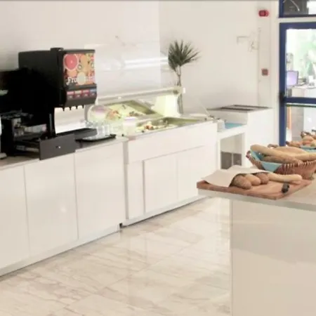 拉塔尼亚花园公寓式酒店 3* 普罗塔拉斯