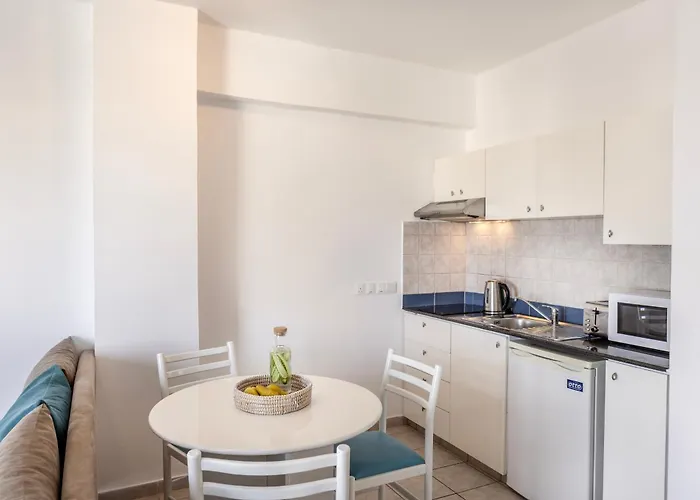 Lantiana Gardens Lägenhetshotell Protaras