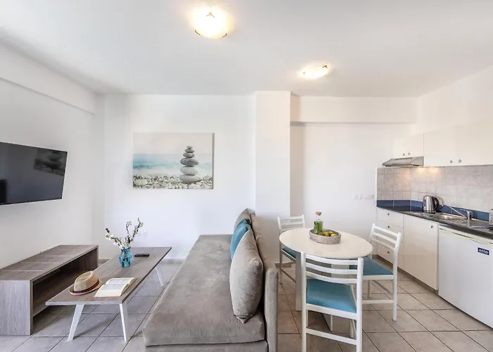 Апарт-отель Lantiana Gardens